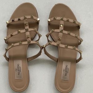 Valentino Garavani Rockstud Flat Sandals